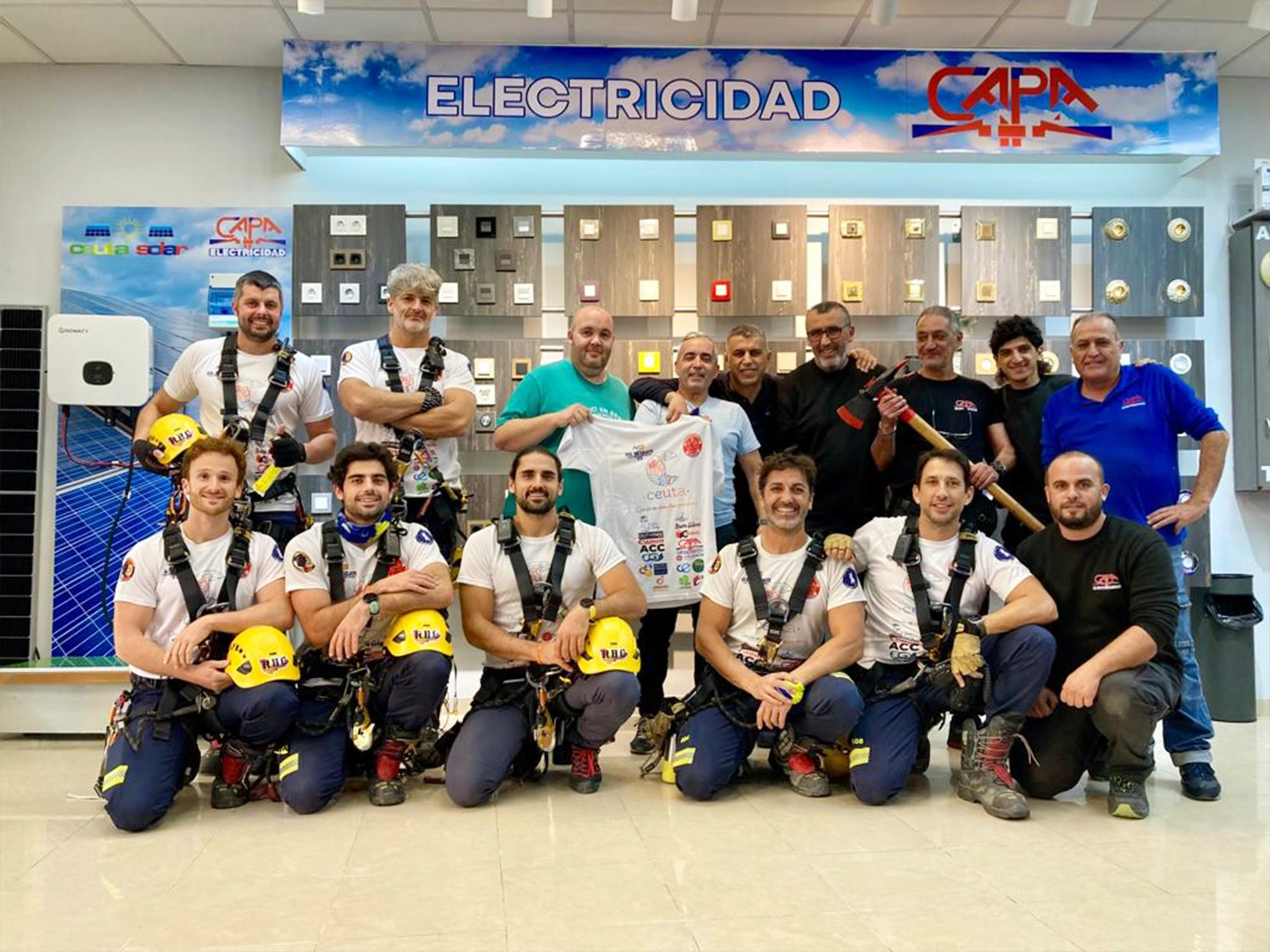 colaboración de electricidad ca-pa con la unidad de rescate vertical de bomberos de ceuta