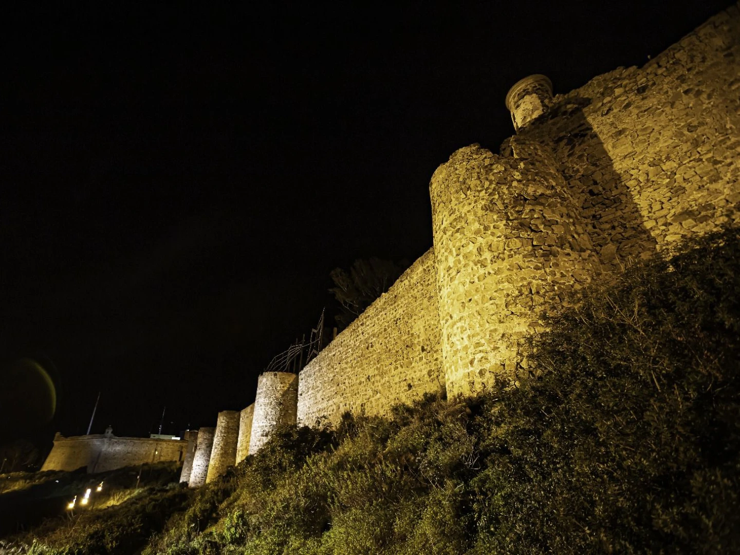 iluminación fortaleza del hacho por electricidad CA-PA